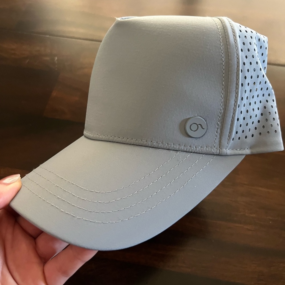 Gray ponyflo hat